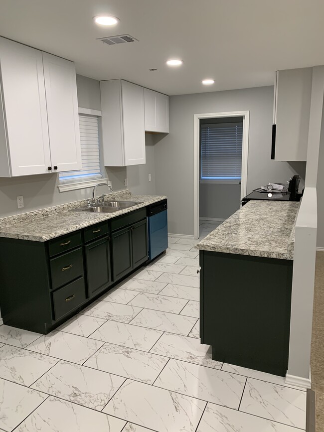 Kitchen - 120 Oak Hill Dr