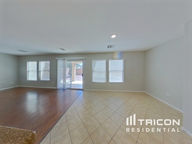Building Photo - 2425 Cockatoo Dr