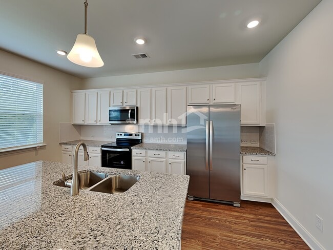 Building Photo - 3950 Chivalry Dr