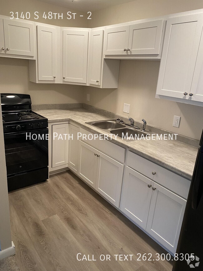 Building Photo - 3140 S 48th St