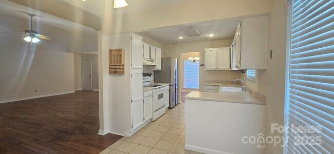 Building Photo - 3738 Sweetgrass Ln
