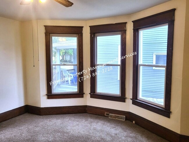 Building Photo - 912 Morton St