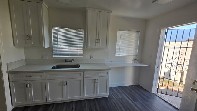 Foto del edificio - 11864 Gale Ave