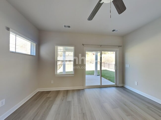 Foto del edificio - 542 Crowder Pl