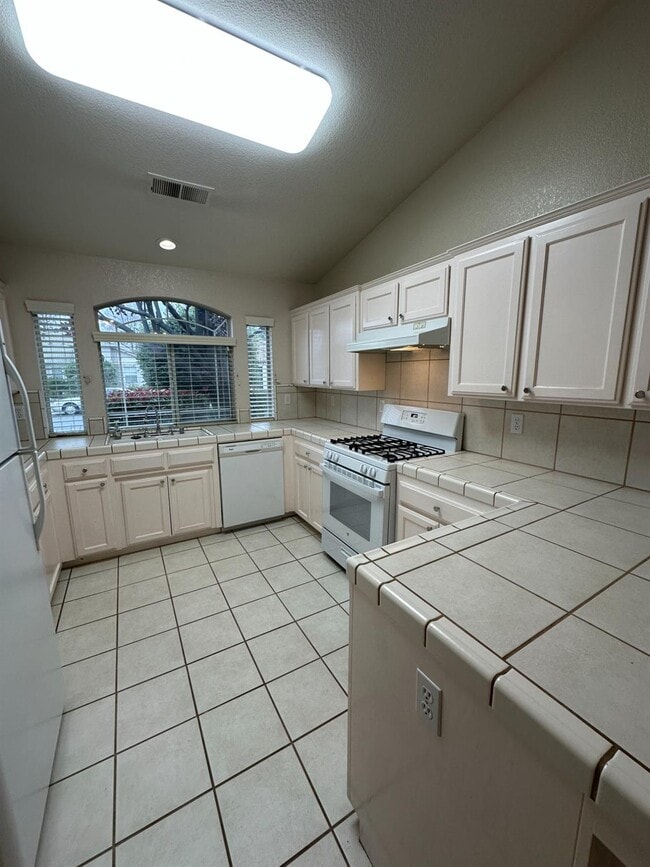 Foto del edificio - 2260 E Niles Ave