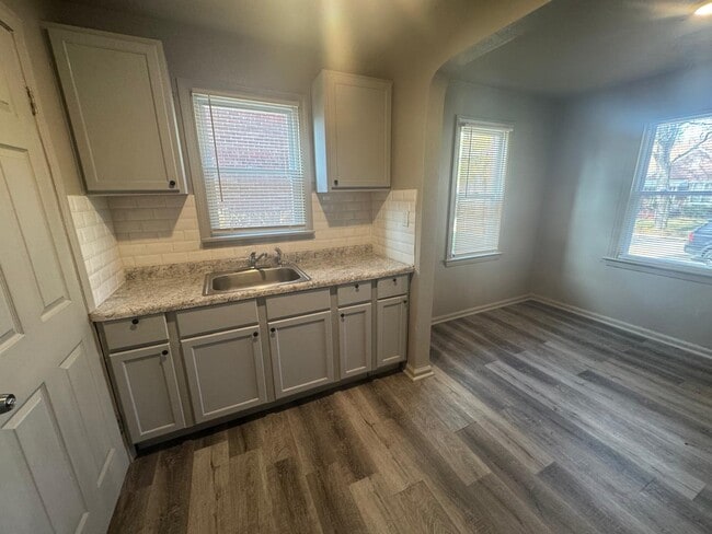 Building Photo - 21505 Bennett St