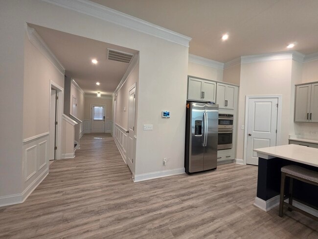 Building Photo - 3360 Rustic Dr