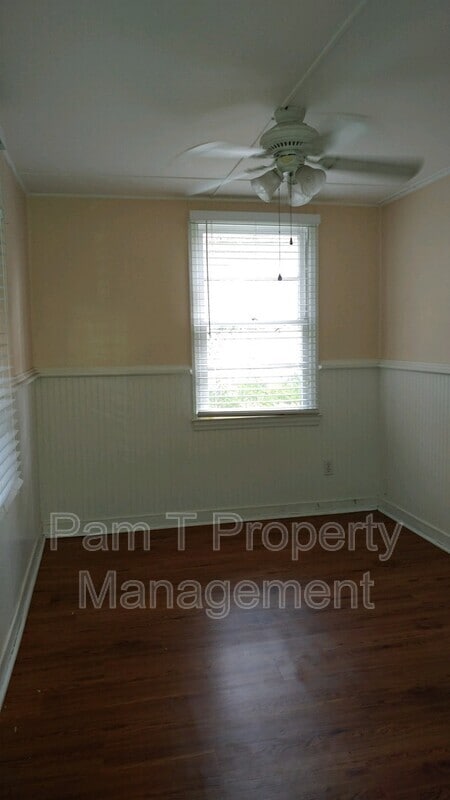 Building Photo - 8 Southwood Dr