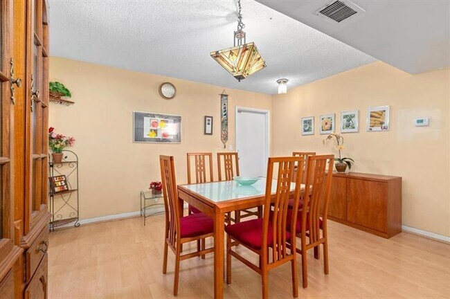 Foto del edificio - 628 NW 13th St