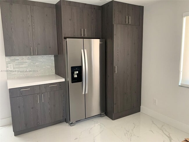 Foto del edificio - 3260 SW 23rd Ter