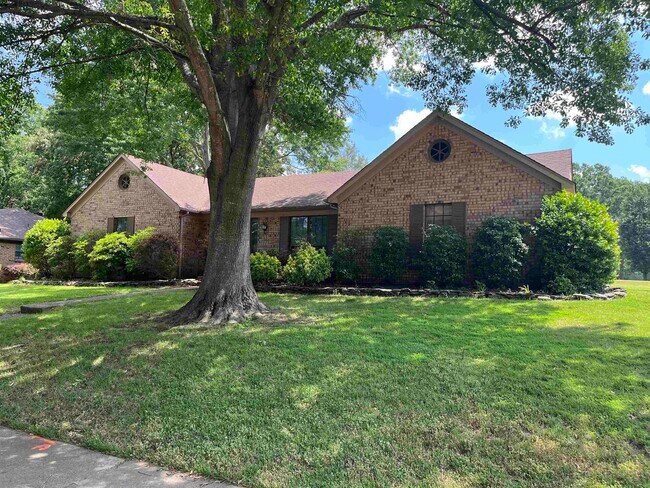 Building Photo - 1800 Allenby Rd