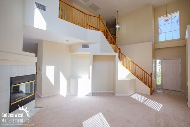 Building Photo - Stunning 3Bdm 2.5Ba Two-Story Home in Peccole Ranch!