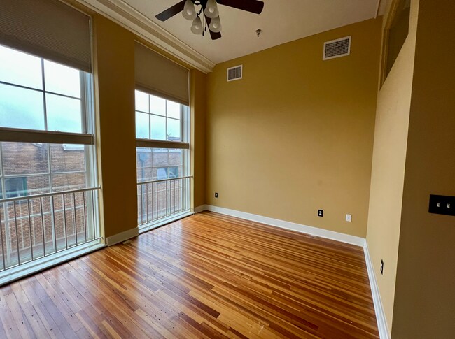 Foto del edificio - 320 E Clayton St