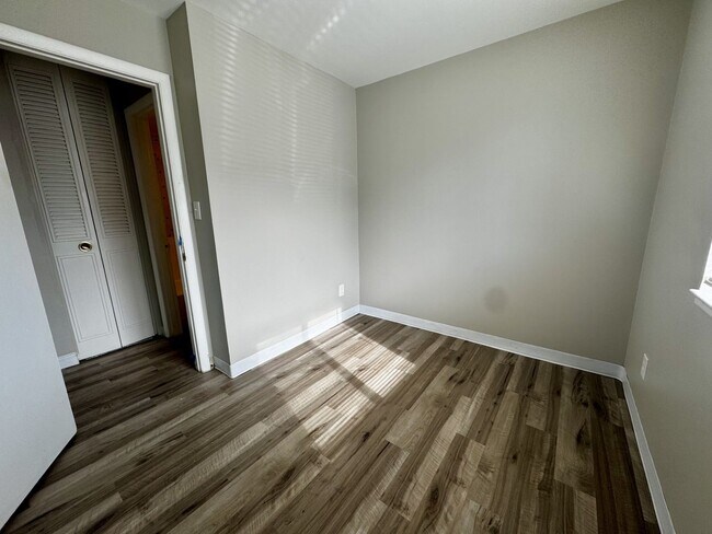 Foto del edificio - 1330 W 5th Avenue