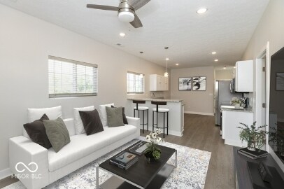 Sala de estar (decorada) - 225 N Hamilton Ave