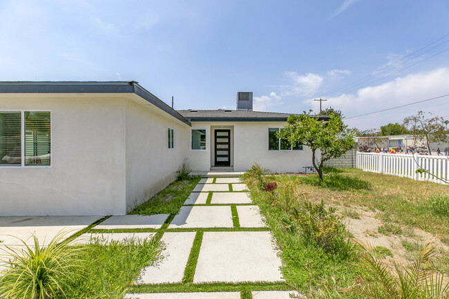 Foto del edificio - 7759 Van Noord Ave