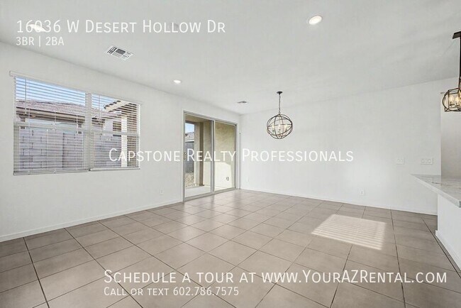 Foto del edificio - 16036 W Desert Hollow Dr