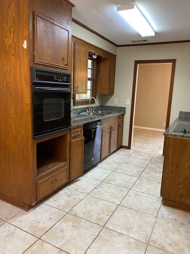 Foto del edificio - Spacious 3 bed 2 bath home in Town and Country Subdivision