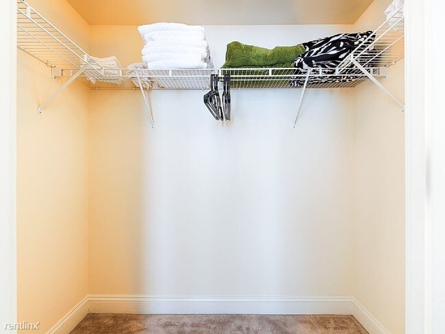 Building Photo - 1 br, 1 bath Apartment - 700 Danforth St
