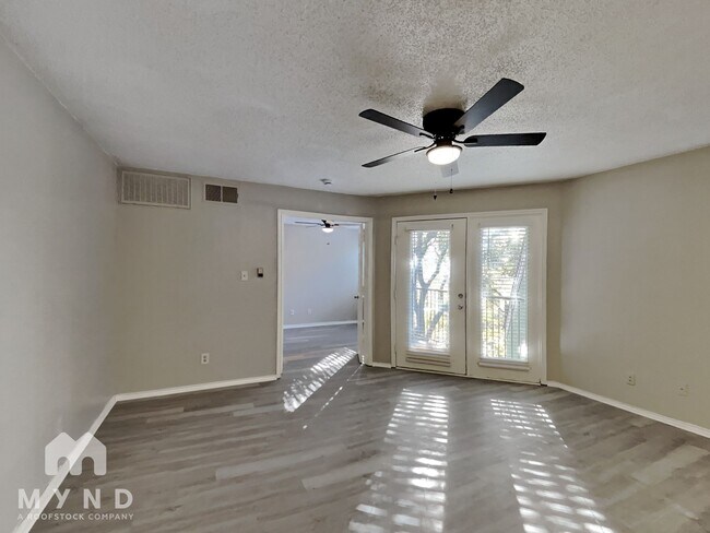 Foto del edificio - 9823 Walnut St