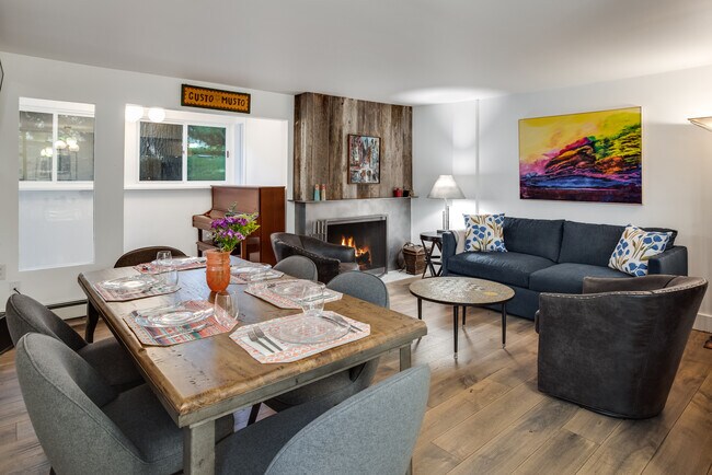 Building Photo - 910 W Hallam St