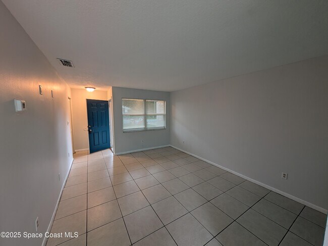 Foto del edificio - 322 Country Ln Dr