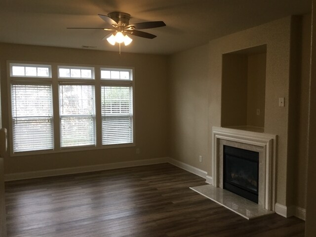 Foto del edificio - 9815 Waltham Ct