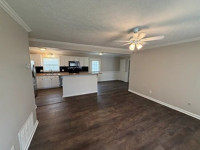 Building Photo - 350 Fennel Wy SW