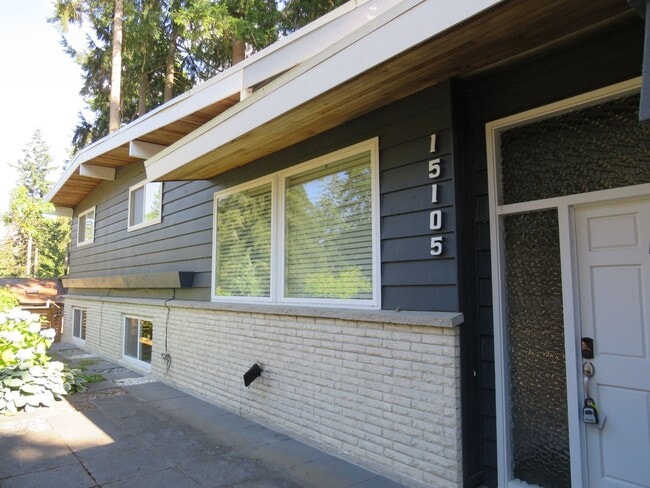 Building Photo - Bellevue Robinswood Mid Century 4bed/3bath Tri-Level $3800.00