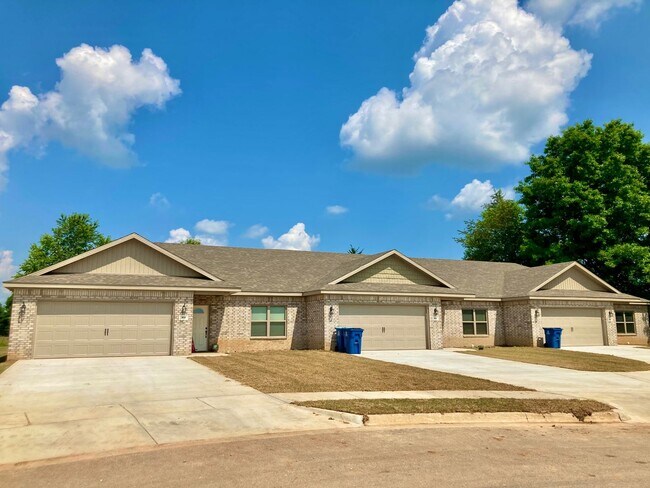 Building Photo - ***312 Alder St.***