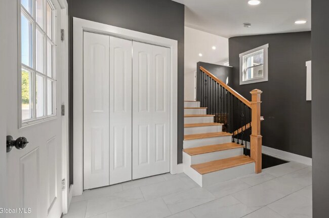 Foto del edificio - 656 Locust Grove Rd