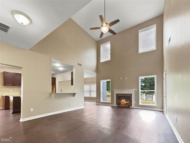 Building Photo - 6332 Daniell Springs Dr