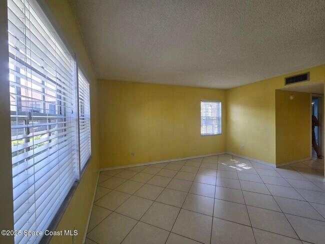 Foto del edificio - 3100 Sir Hamilton Cir