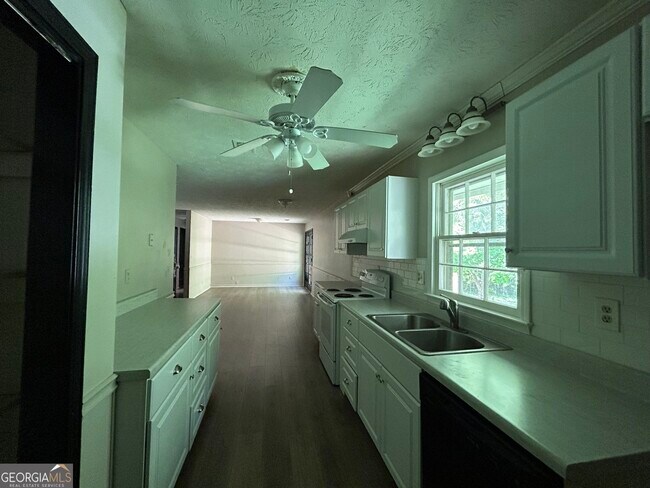 Foto del edificio - 33 Lynhaven Dr