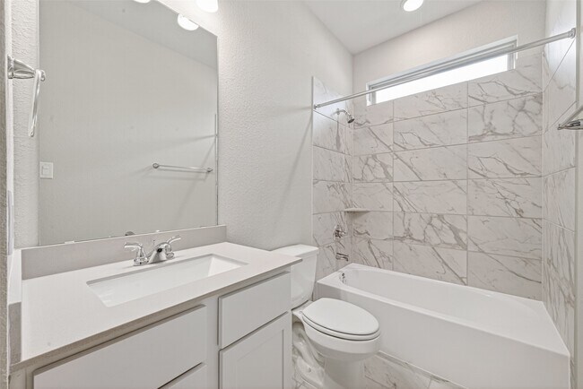 Building Photo - 2216 Inglenook Grv Dr