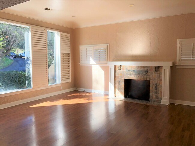 Building Photo - 507 E Cypress St