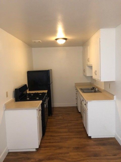 Building Photo - 2 Bedroom 1 Bathroom Upstairs Unit