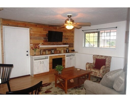 Foto del edificio - 19 Erick Rd