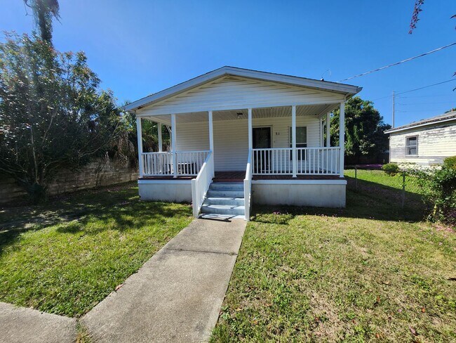 Building Photo - 811 N D St Pensacola, FL 32501 January Mov...