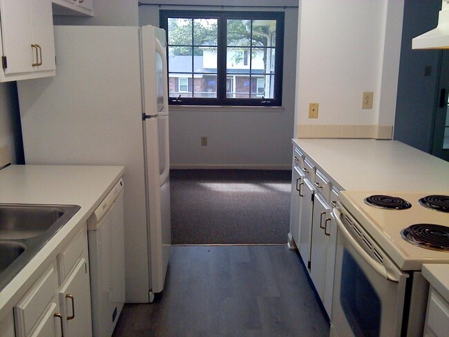 Building Photo - 3201 Foxchase Ct