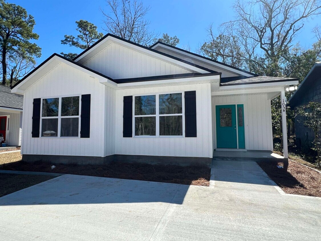 Foto principal - 74 Black Foot Rd