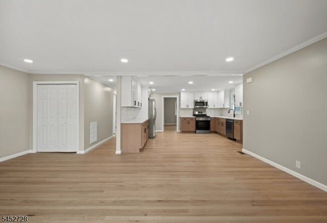 Building Photo - 71 Moore Pl