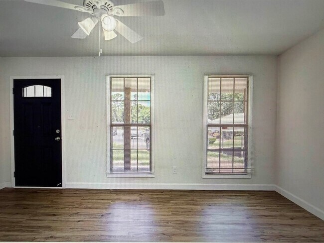 Foto del edificio - 4838 Shayne Ln