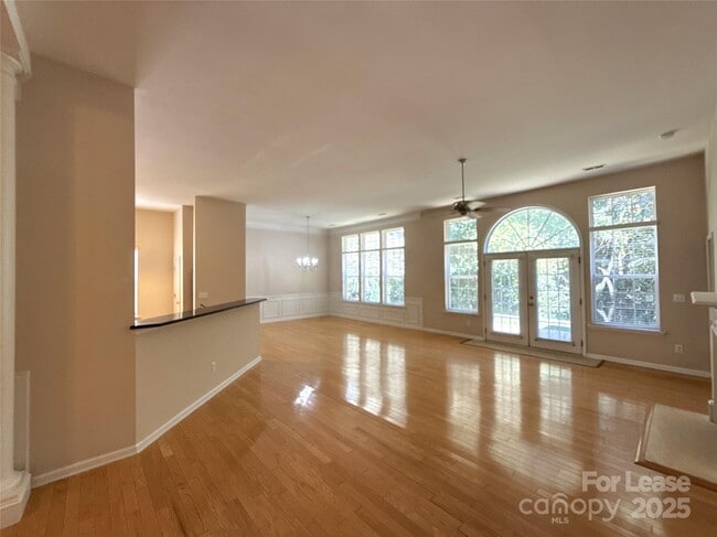 Foto del edificio - 1697 Lillywood Ln