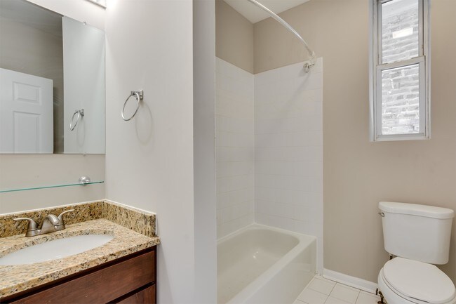 Foto del edificio - 1347 W Huron St