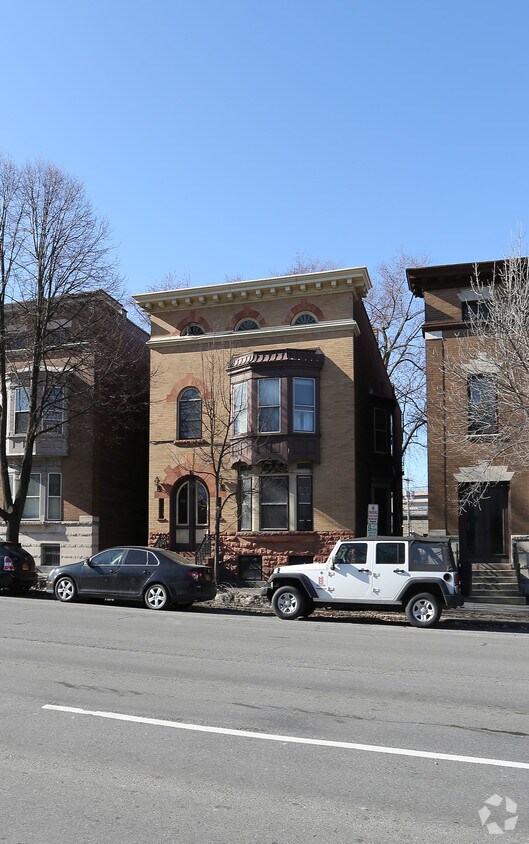 Primary Photo - 550 Madison Ave