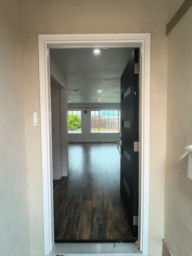 Foto del edificio - Beautiful & Spacious 4BED/2BATH Single Family Home For Rent In Livermore, Ca.!!!!