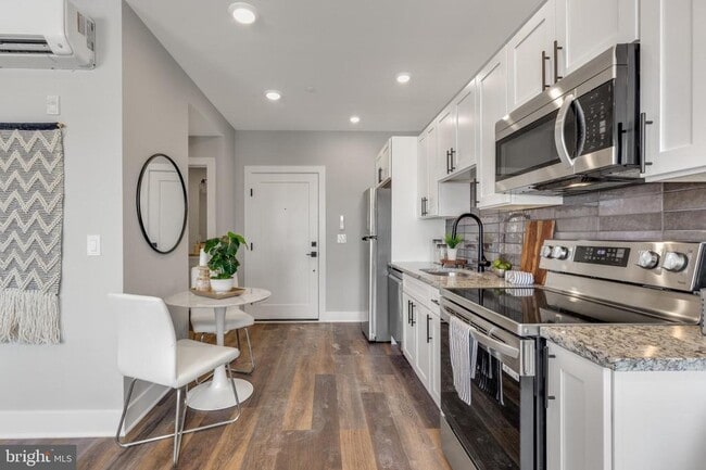 Building Photo - 1924 N Front St