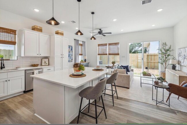 Foto del edificio - 5702 Breland St