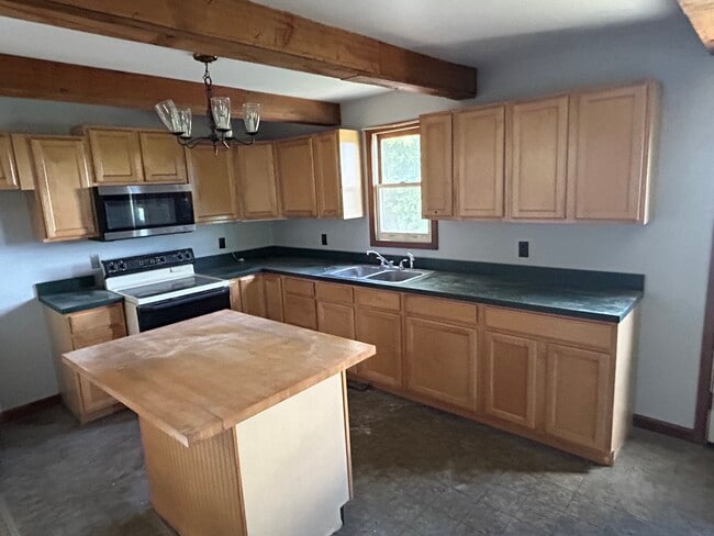 Building Photo - 359 Truce Rd